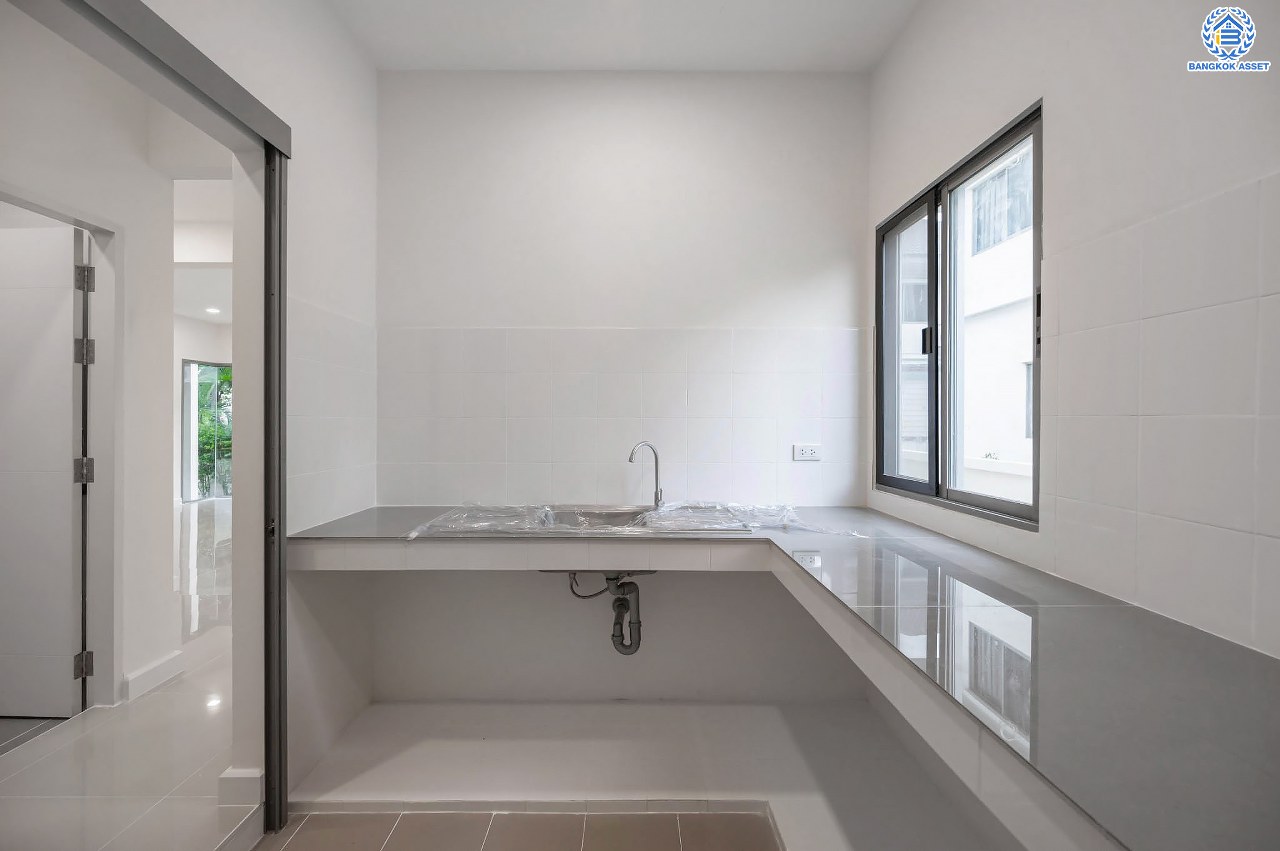 บ้านมือสองตกแต่งใหม่ โครงการ เพอร์เฟคเพลส แจ้งวัฒนะ-ปากเกร็ด เนื้อที่ 54 ตร.ว. ฟังก์ชัน 3 ห้องนอน 3 ห้องน้ำ จอดรถได้ 2 คัน รองรับทุกการอยู่อาศัย บนทำเลศักยภาพ ใกล้เซ็นทรัลแจ้งวัฒนะ รถไฟฟ้าสายสีชมพู "สถานีปากเกร็ด" และเชื่อมสู่แจ้งวัฒนะและทางด่วน "ศรีรัช"...